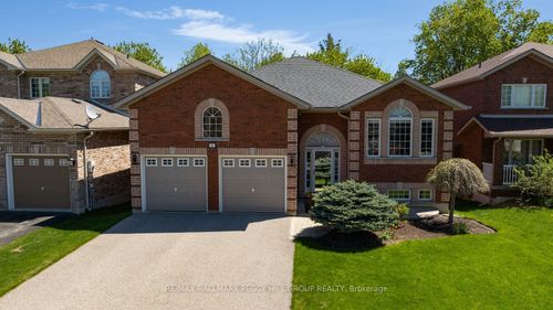 61 Maclaren Ave, Barrie, ON, L4N5T4 | Card Image
