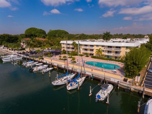 305-100 Edgewater Dr, Coral Gables, FL, 33133-6950 | Card Image
