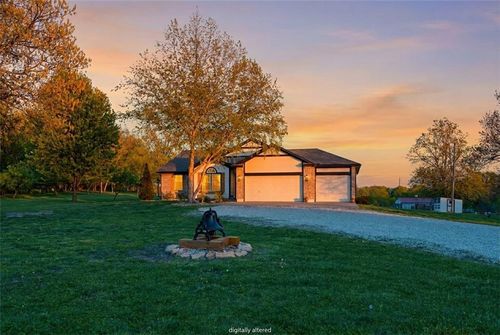 16023 Jesse James Farm Rd, Kearney, MO, 64060-7904 | Card Image