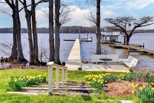 3092 N Riverside Dr, Lanexa, VA, 23089-9403 | Card Image