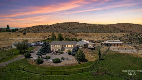 4255 Valley View Rd, Emmett, ID, 83617-8622 | Card Image