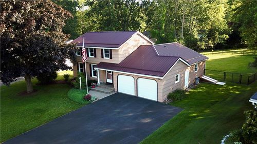 818 Tinker Tavern Rd, Webster, NY, 14580-8945 | Card Image