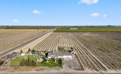 2938 N Trinity Ave, Kerman, CA, 93630-9423 | Card Image