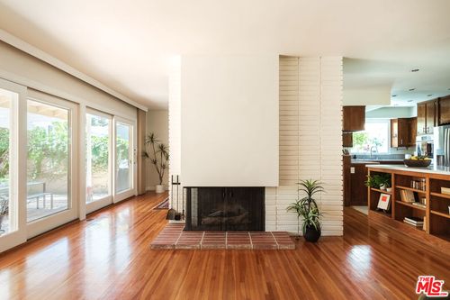 6880 E Lees Way, Long Beach, CA, 90815 | Card Image