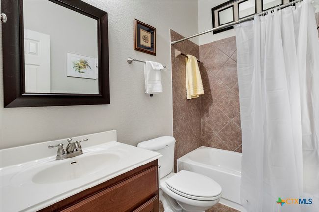 Shared bath: tile surround, high ceiling | Image 13