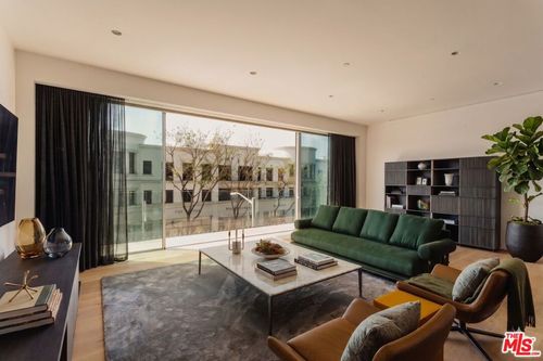 4g-8899 Beverly Blvd, West Hollywood, CA, 90048-2412 | Card Image