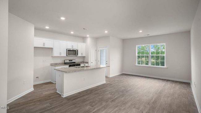 Living and Dining Area | Image 10