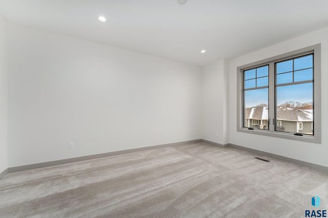 8611 W Shoreline Pl, Townhouse with 3 bedrooms, 3 bathrooms and null parking in Sioux Falls SD | Image 18
