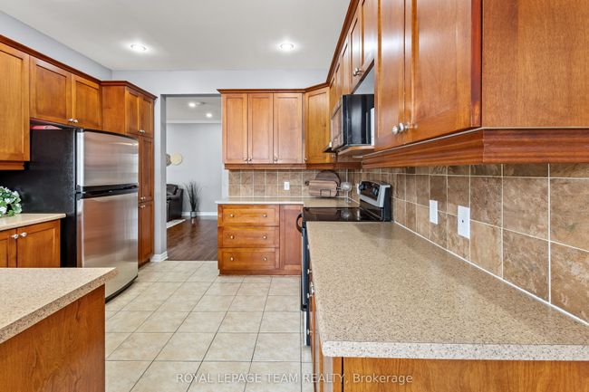 817 Feather Moss Way, House other with 4 bedrooms, 4 bathrooms and 4 parking in Gloucester ON | Image 16