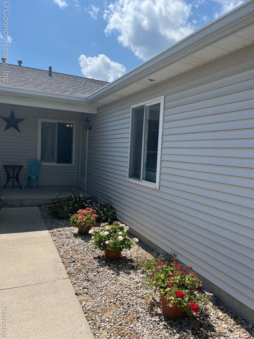 804 Crystal Ln, Marysville, MI, 48040-1536 | Card Image