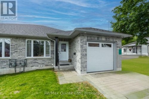 74 Gordon St, Belleville, ON, K8P3E8 | Card Image