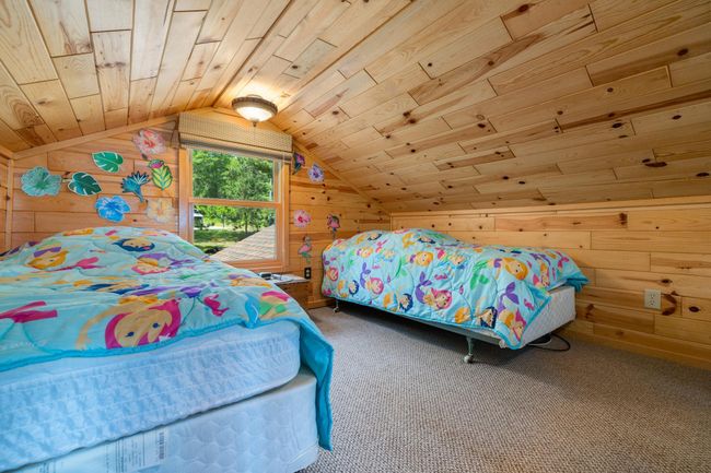 Loft in cabin | Image 18