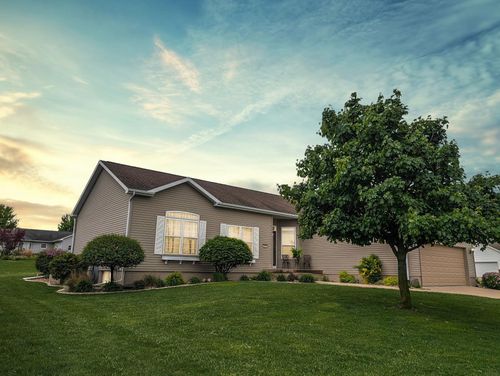 2404 Erik Rd, Cedar Falls, IA, 50613-7954 | Card Image