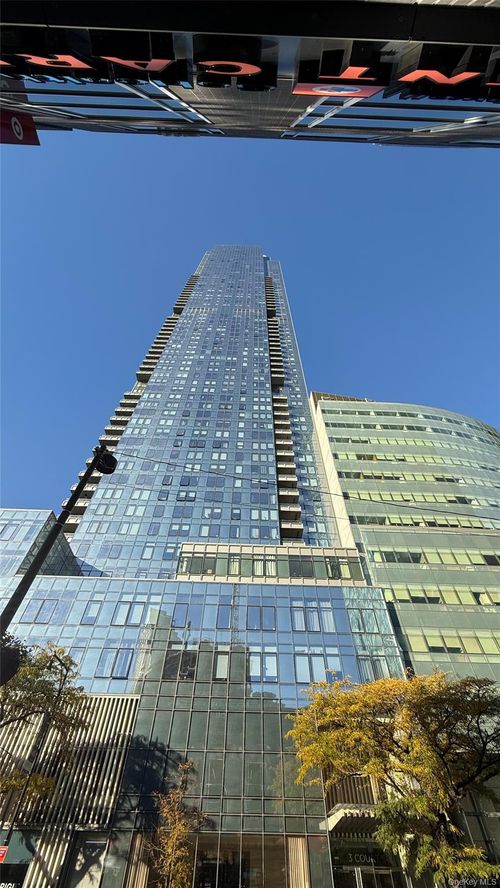 5809-3 Court Square, New York, NY, 11101 | Card Image