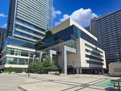 3213 - 386 Yonge St, Condo with 1 bedrooms, 1 bathrooms and null parking in Toronto ON | Image 1