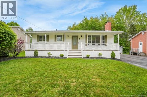 8 Grant St, Fredericton, NB, E3A4S5 | Card Image