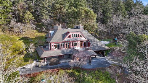 8242 Thomson Pl, Central Saanich, BC, V8M1S1 | Card Image