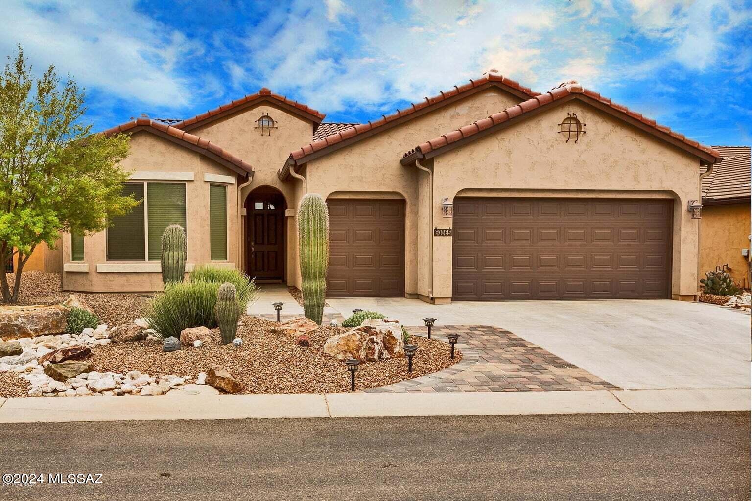 60065 E Arroyo Vista Dr, Pending in Oracle - eXp Realty