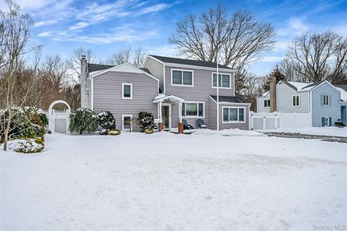 132 Gladstone Ave, West Islip, NY, 11795-3630 | Card Image