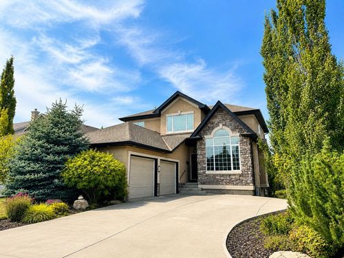 32 Evercreek Bluffs Cres Sw, Calgary, AB, T2Y4P3 | Card Image