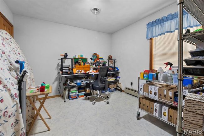 Office area with baseboard heating | Image 80
