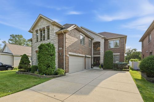2272 Eastview Dr, Des Plaines, IL, 60018-2711 | Card Image
