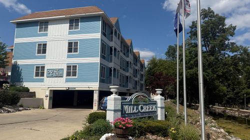 123 Center St, Lake Geneva, WI, 53147-2006 | Card Image