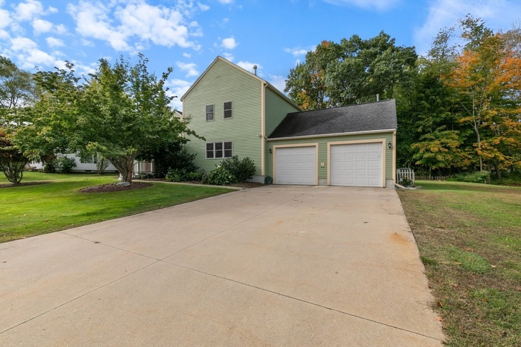 Hyatt Ave, Haverhill, MA 01835