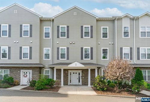 2 Bland Ct, Bloomfield, NJ, 07003-3244 | Card Image