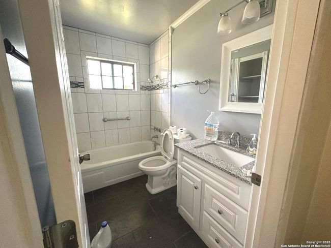5230 Swann Ln, House other with 3 bedrooms, 1 bathrooms and null parking in Kirby TX | Image 9