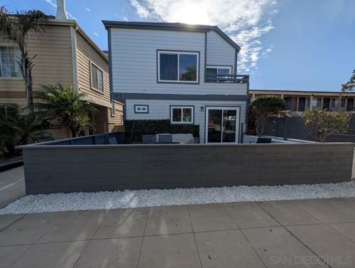 815 Isthmus Ct, San Diego, CA, 92109-7716 | Card Image