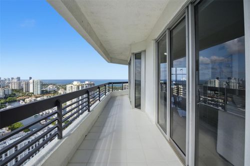 ph5-3500 Mystic Pointe Dr, Aventura, FL, 33180-2587 | Card Image