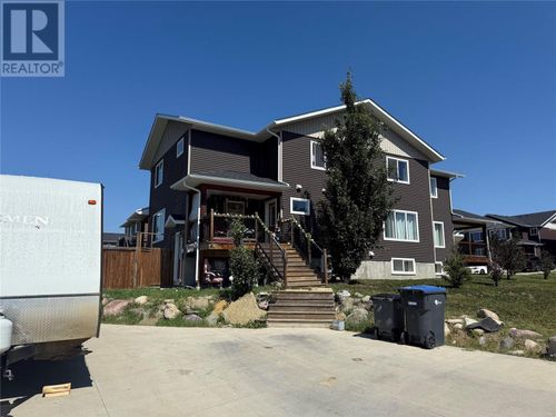 8219 18 St, Dawson Creek, BC, V1G0G4 | Card Image