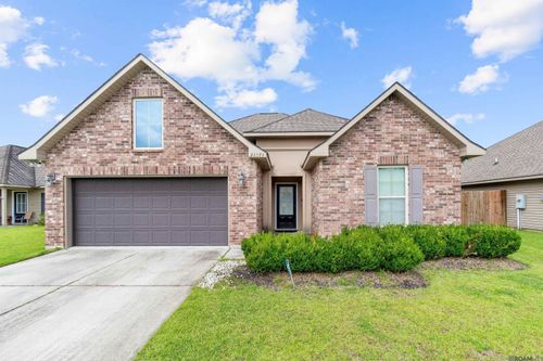 26579 Old Barnwood Dr, Denham Springs, LA, 70726-5901 | Card Image