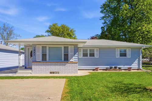 1231 E Ridgeway Ave, Waterloo, IA, 50702-3401 | Card Image
