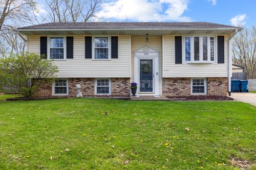 1121 Oakwood Dr, Vermilion, OH, 44089-1151 | Card Image