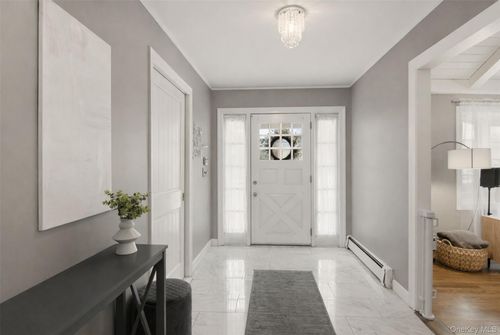 24 Stellenwerf Ave, East Islip, NY, 11730-1127 | Card Image