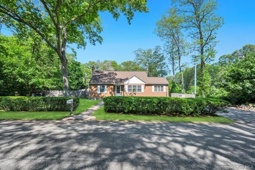 19 Oakland Ave, Miller Place, NY, 11764-2754 | Card Image