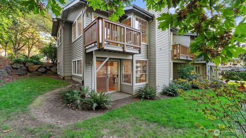 11426 Se 67th Pl, Bellevue, WA, 98006-6412 | Card Image