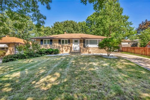 6487 Hawthorne Cir, Parma, OH, 44134-4428 | Card Image