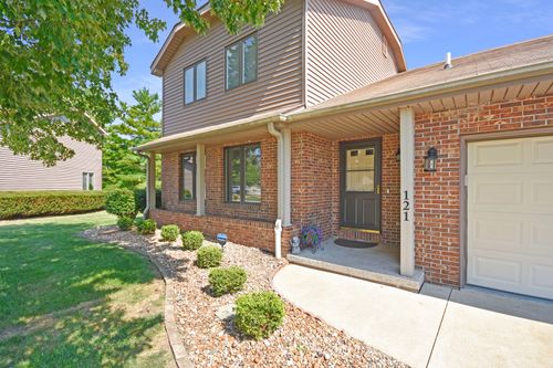 121 Manor Cir, Bloomington, IL, 61704-7601 | Card Image