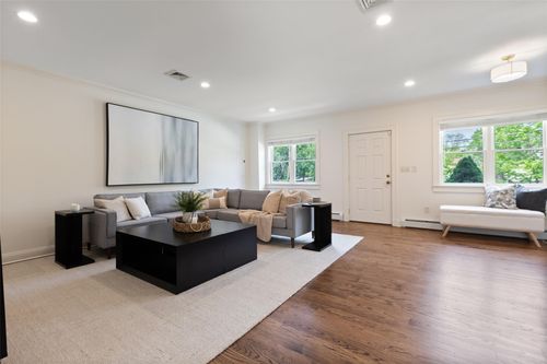 7 Greenwich Rd, Bedford, NY, 10506-1507 | Card Image