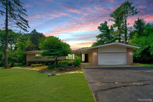 30273 Rosemond Dr, Franklin, MI, 48025-1477 | Card Image