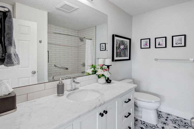2607 Laurel Cres Sw, House other with 3 bedrooms, 3 bathrooms and 2 parking in Calgary AB | Image 20
