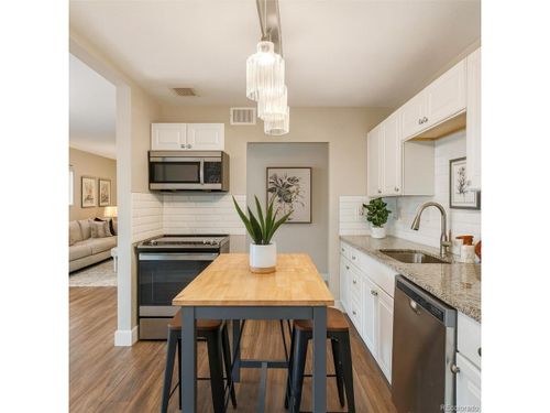 872 Uvalda St, Aurora, CO, 80011-6662 | Card Image