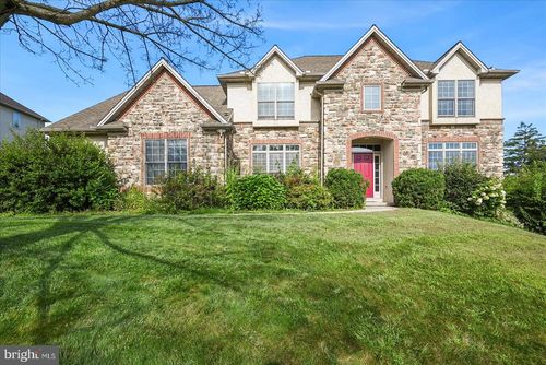 704 Goddard Dr, YORK, PA, 17402-8513 | Card Image