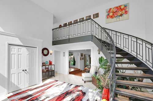 2459 Noella Cres, Niagara Falls, ON, L2J3H7 | Card Image