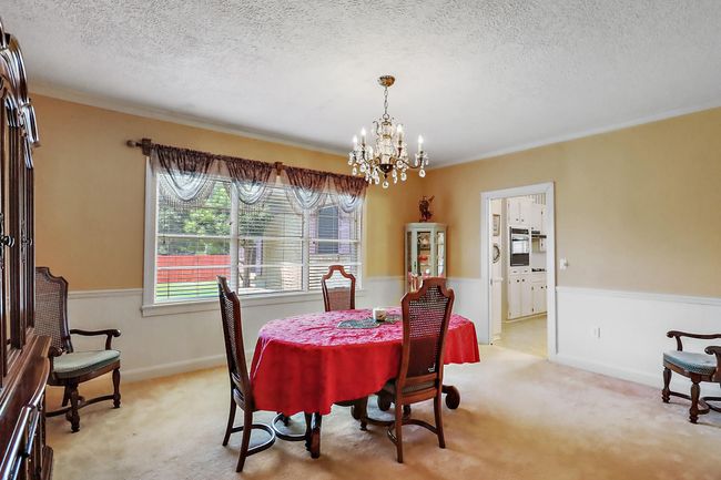 Access from the formal dining room straight into the kitchen. | Image 12