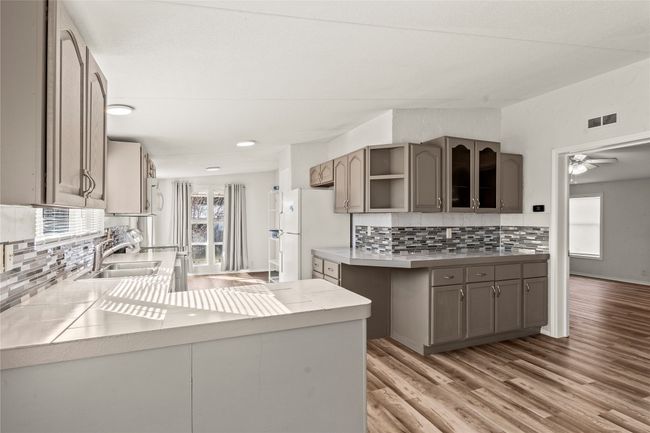 2001 Island Cir, House other with 4 bedrooms, 2 bathrooms and null parking in Tool TX | Image 8