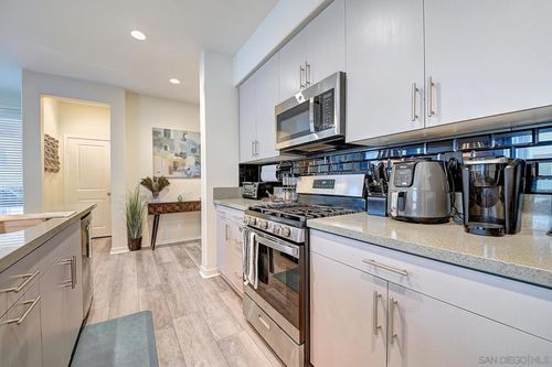10572 Acorn Pl, Los Alamitos, CA, 90720-4971 | Card Image